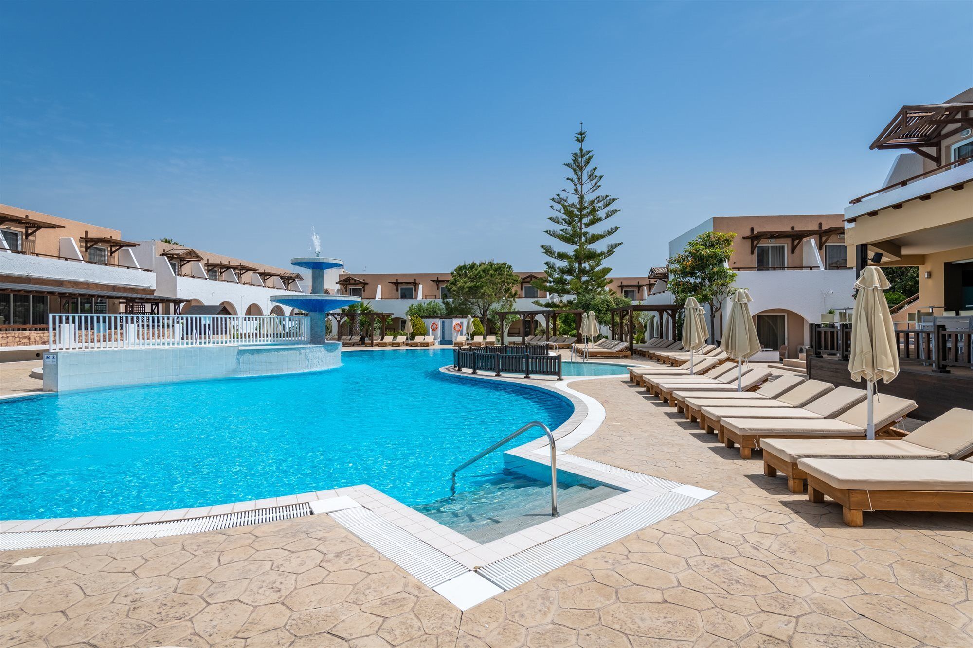 Отель Gaia Village 3*